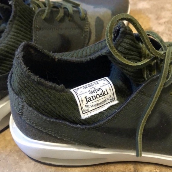 Nike - Picture 5 of 5